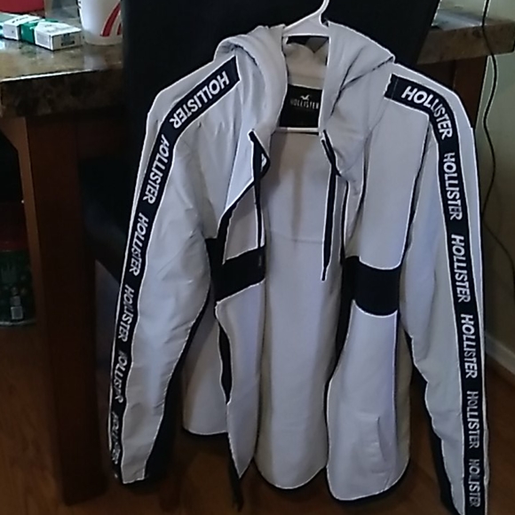 Hollister California - Picture 2 of 4